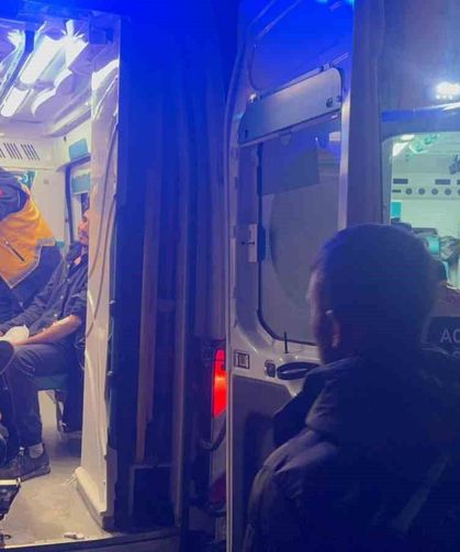 Hakkari'de düzensiz göçmenleri taşıyan minibüs dereye uçtu: 20 yaralı