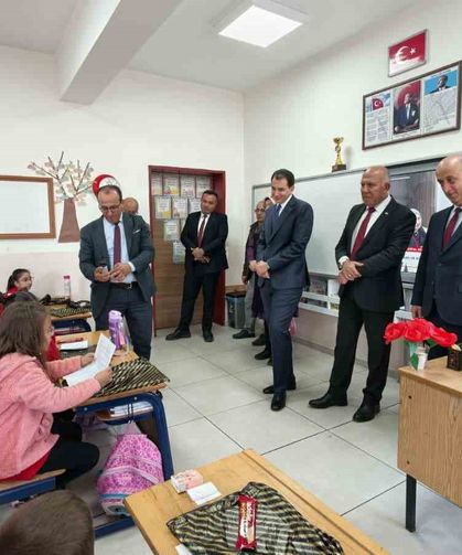 Hisarcık'ta minik öğrencilerin mektupları mutluluğa dönüştü