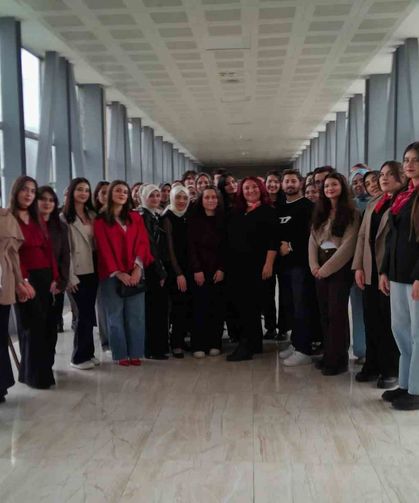 İletişim Fakültesi'nde 'Sürdürülebilir yaşam için geri-dönüşüm' sergisi açıldı