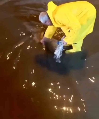 İskenderun'da yağış sonrası oluşan su birikintileri giderildi