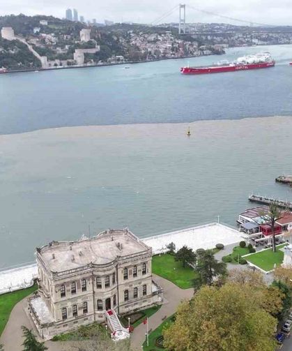 İstanbul Boğazı çamurla kaplandı