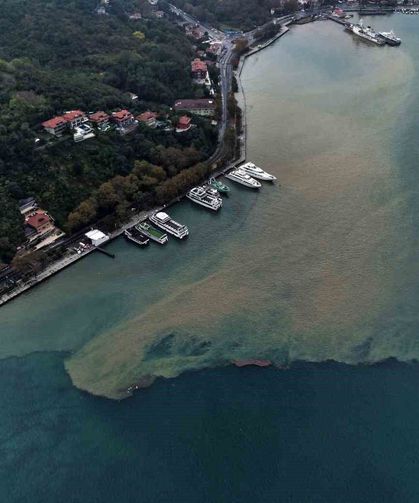 İstanbul'da yağmurun etkisiyle denizin rengi değişti: Boğaz'daki renk değişimi havadan görüntülendi