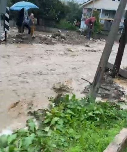 Karacabey'de dere taştı, ekipler bölgede çalışma başlattı