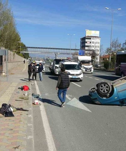 Kastamonu'da otomobil takla attı, 3 kişi burnu bile kanamadan kurtuldu