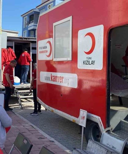 Öğrenciler velilerini kan bağışına ikna etti