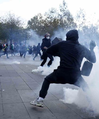 Paris sokakları savaş alanına döndü