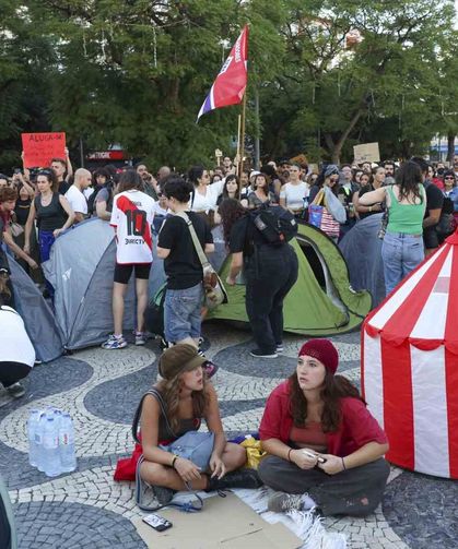 Portekiz'de konut krizi protestolarına polis müdahalesi: 55 gözaltı