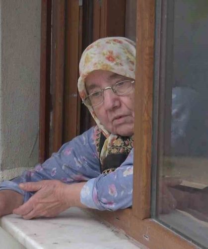 Şile'de evleri su bastı: 3 kardeş evde mahsur kaldı