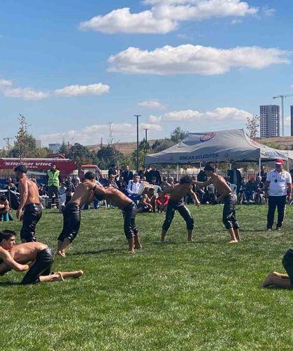 Sincan Güreş Festivali'nde 26'sı baş olmak üzere 500 pehlivan er meydanın da buluştu