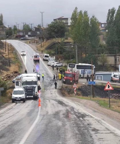 Şırnak'ta otobüs ile tır çarpıştı: 15 yaralı
