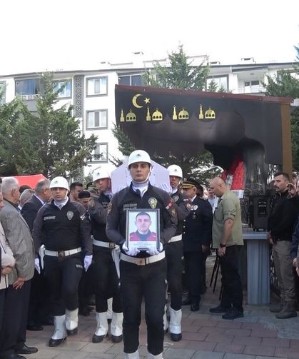 Tekne kazasında ölen polis memuru Numan Şen, son yolculuğuna uğurlandı