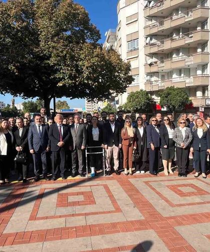 Türkiye'nin ilk kadın Muhtarı Gül Esin mezarı başında anıldı