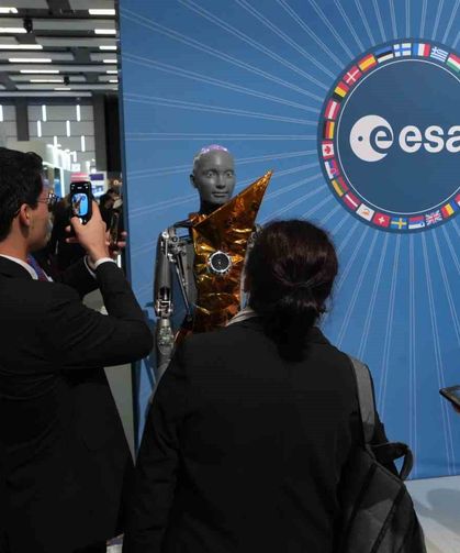 Uzay Kongresi'nde girişimler dünya devleriyle buluştu, robot AMECA ilk kez ziyaretçilerin karşısına çıktı