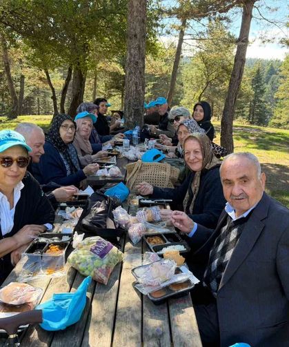 Yılların yorgunluğunu Karagöl'ün eşsiz doğasında attılar