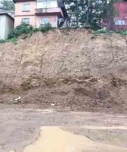 Zonguldak'ta yağışın ardından istinat duvarı çöktü