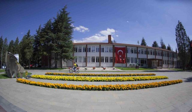 Anadolu Üniversitesi Hukuk Fakültesi adalet sistemine nitelikli mezunlar kazandırıyor