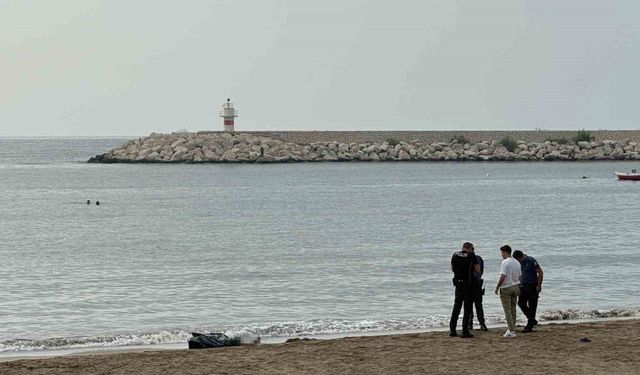 Mersin'de denize giren bir kişi boğularak hayatını kaybetti