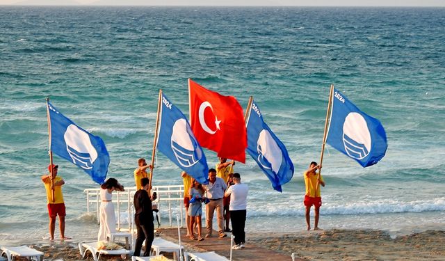 Dünyaca ünlü Ilıca Plajı’na üst üste 5. kez mavi bayrak