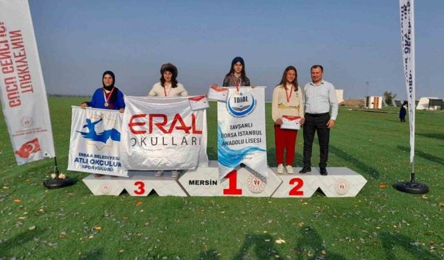 Tavşanlı Borsa İstanbul Anadolu Lisesi öğrencileri okçulukta bir yılda 7 kupa ve 40 madalya aldı