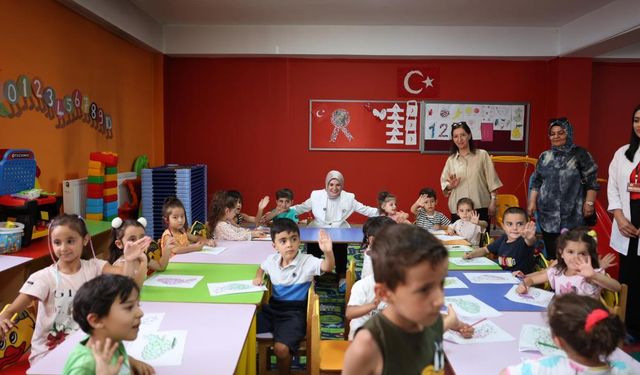 Bakan Göktaş'tan Hakkarili kadınlara Karadeniz turu sözü