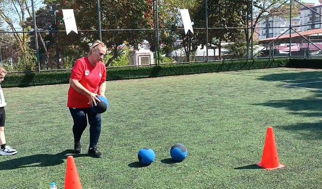 65 yaşında spor parkurunda gençlere taş çıkarttı