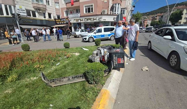 Kırmızı ışık ihlali kazaya neden oldu, iki motosiklet sürücüsü yaralandı