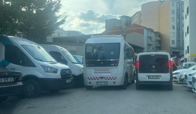 Bilecik’te gelişi güzel park eden araçlar trafiği zora sokuyor