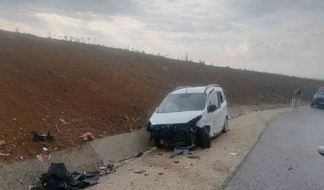 Bilecik’te otomobil ve hafif ticari araç çarpıştı: 2 yaralı