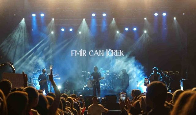 Emir Can İğrek konserinde sevenleri alana sığmadı