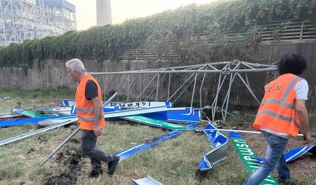 Hatay’da tırın açık unutulan dorsesi işaret levhasına çarptı