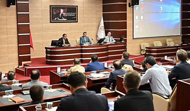 Rektör Hacımüftüoğlu, Erzurum tabyaları konulu toplantıya katıldı