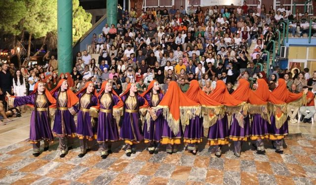 Fethiye'de Halk Oyunları Festivali coşkuyla gerçekleşti