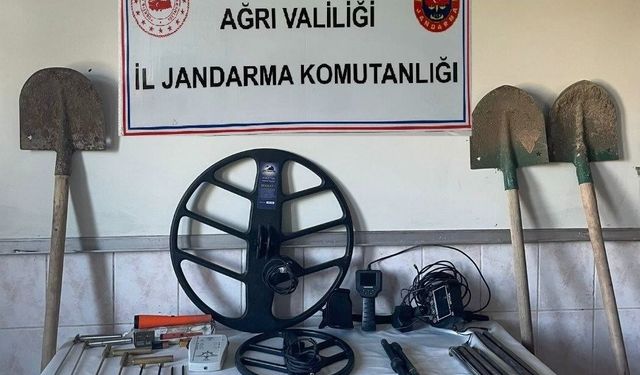 Ağrı’da kaçak kazı yapan 11 kişi yakalandı