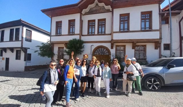 İstanbul’dan gelen turist kafilesini Osmaneli'ne hayran kaldı