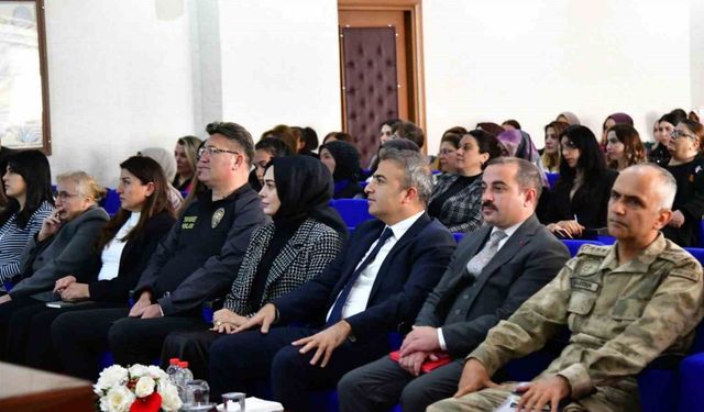 Ardahan’da "En İyi Narkotik Polisi Anne" Semineri