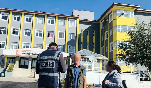 Ardahan’da Polis okul çevrelerinde göz açtırmıyor