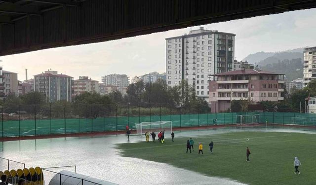 Artvin’de şiddetli yağış nedeniyle 3. Lig maçı ertelendi