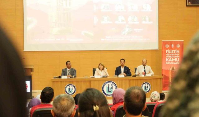 Bayburt’ta ’Filistin Mücadelesinde Türkiye’nin Kamu Diplomasisi’ konulu panel düzenledi