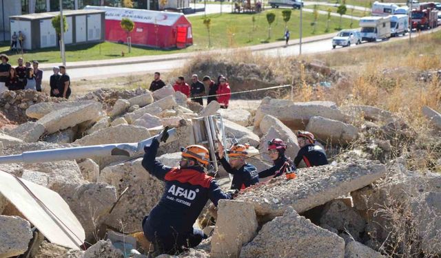 Bayburt’ta yapılan 5.8’lik deprem tatbikatı gerçeği aratmadı