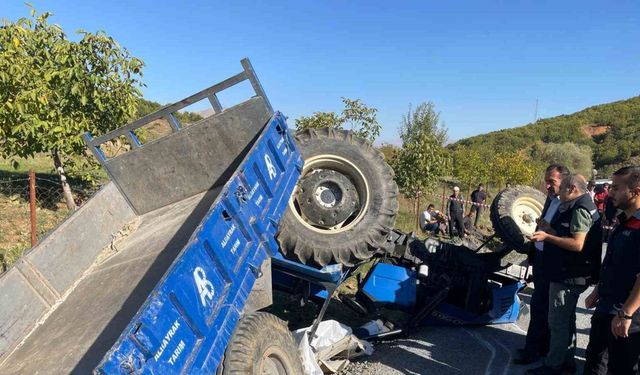 Devrilen traktörün altında kalan sürücü hayatını kaybetti