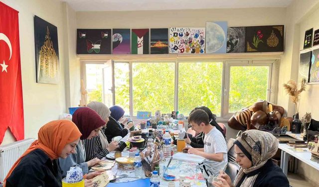 Gençler hem sanat öğreniyor hem de doğayı koruyor