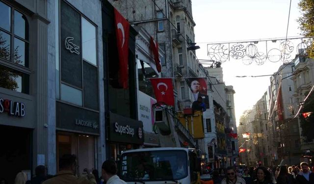 İstiklal Caddesi Cumhuriyet Bayramı’na hazırlanıyor