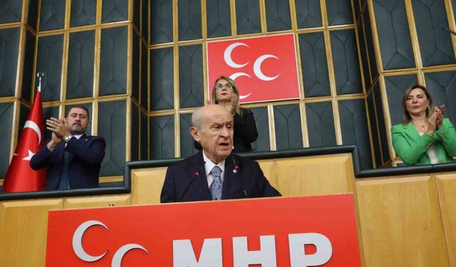 MHP Lideri Bahçeli: “Devleti milletten ayırmak, milleti devletten ayrıştırmak su katılmamış bölücülüktür.”