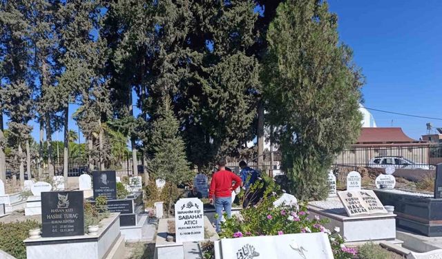 Tarsus’ta bir kişi mezar başında hayatını kaybetti