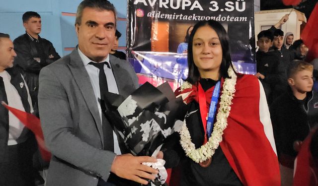 Avrupa Üçüncüsü Öykü Özbey, Mersin’de davul zurna ile karşılandı