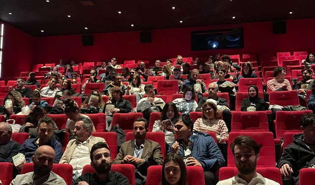 Robert Zemeckis’in yeni filmi “Burada”nın, ön gösterimine yoğun ilgi