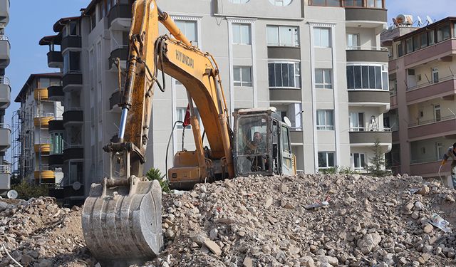 Maaşlarıyla merak uyandıran iş makinası operatörleri, uçuk meblağları dile getirenlere tepki gösterdiler