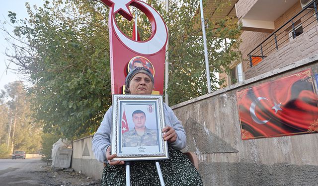 Şehit anasının gözyaşlarına evladının silah arkadaşları son verdi