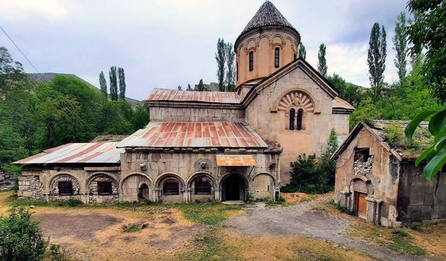 Bağbaşı Taş Camii görenleri büyülüyor