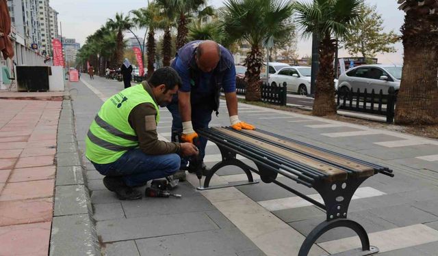 Büyükşehir Belediyesi Binevler’de şehir mobilyaları kuruyor